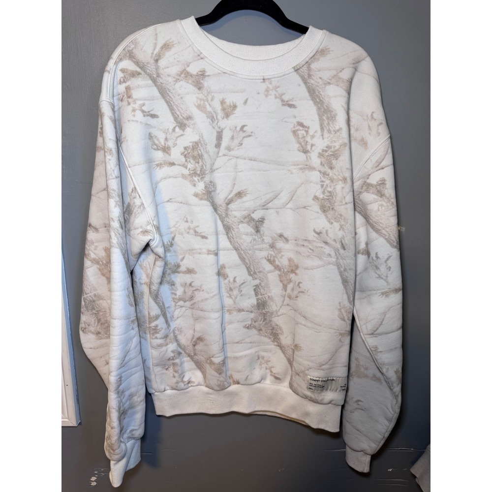 Comfrt Collection Fall 2024 Tree Print Crewneck Sweatshirt Medium Neutral
